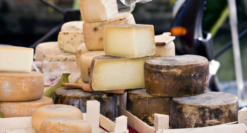 Formaggi al tartufo ritirati: rischio listeria